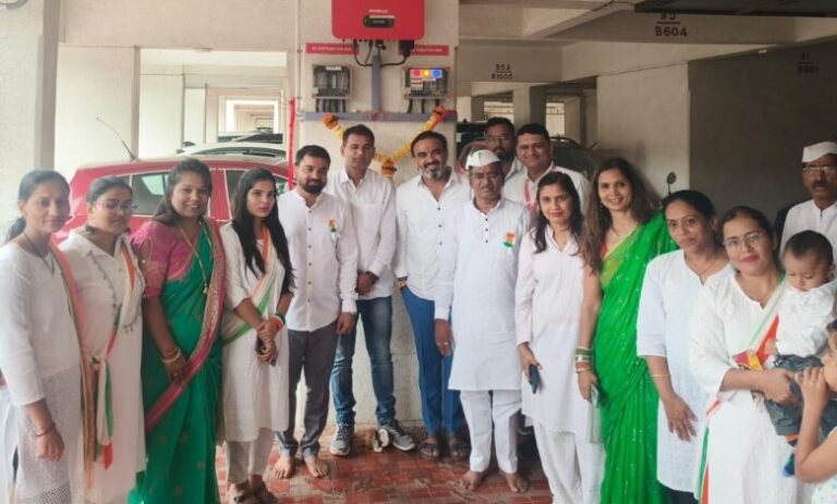 वाघोलीतील मुळीक लक्सरिया विंग बी सोसायटीत १३ केव्ही सौरऊर्जा प्रकल्पाचे उद्घाटन नुकतेच संपन्न झाले